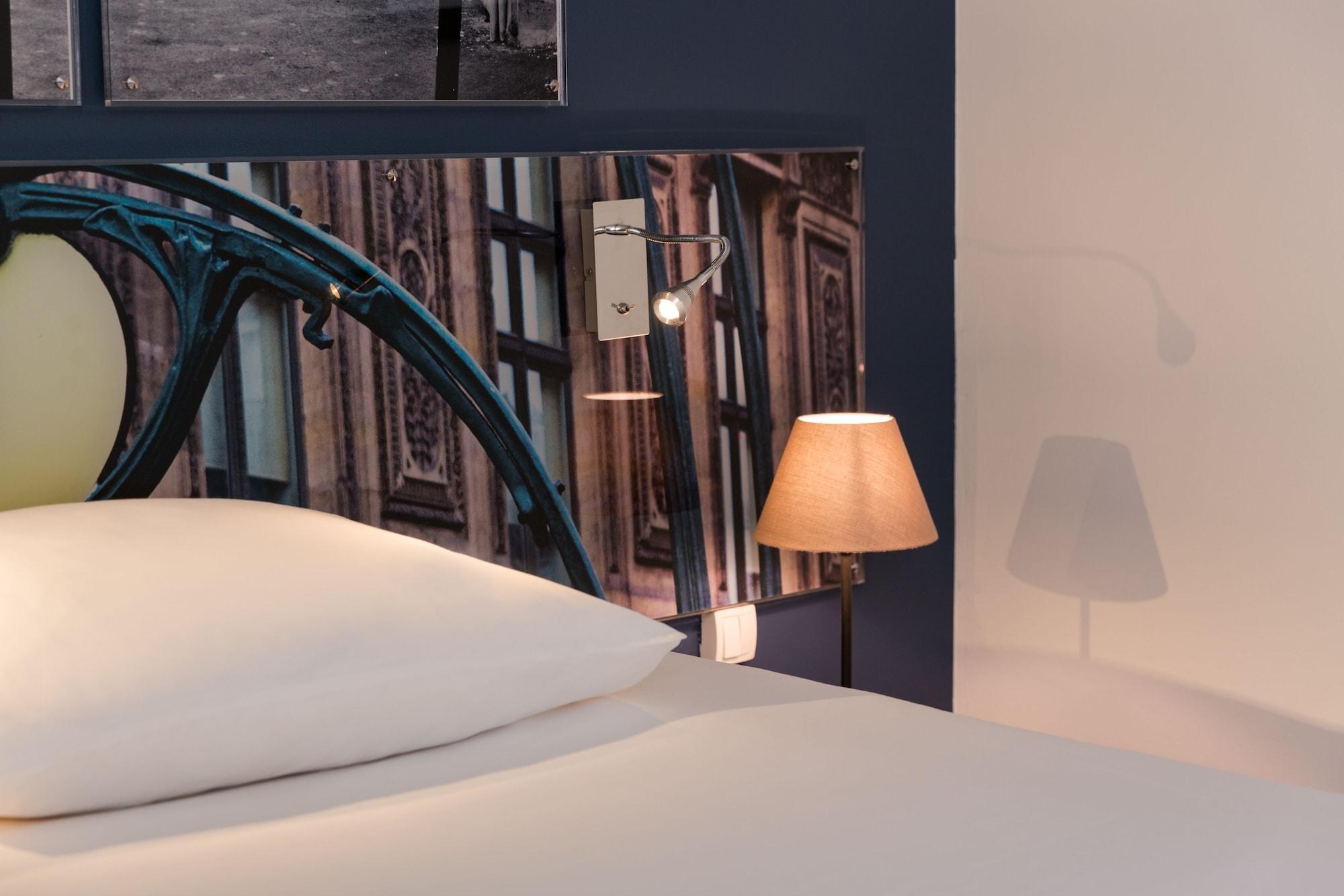 Hotel Le Cardinal Rueil Centre Eksteriør billede